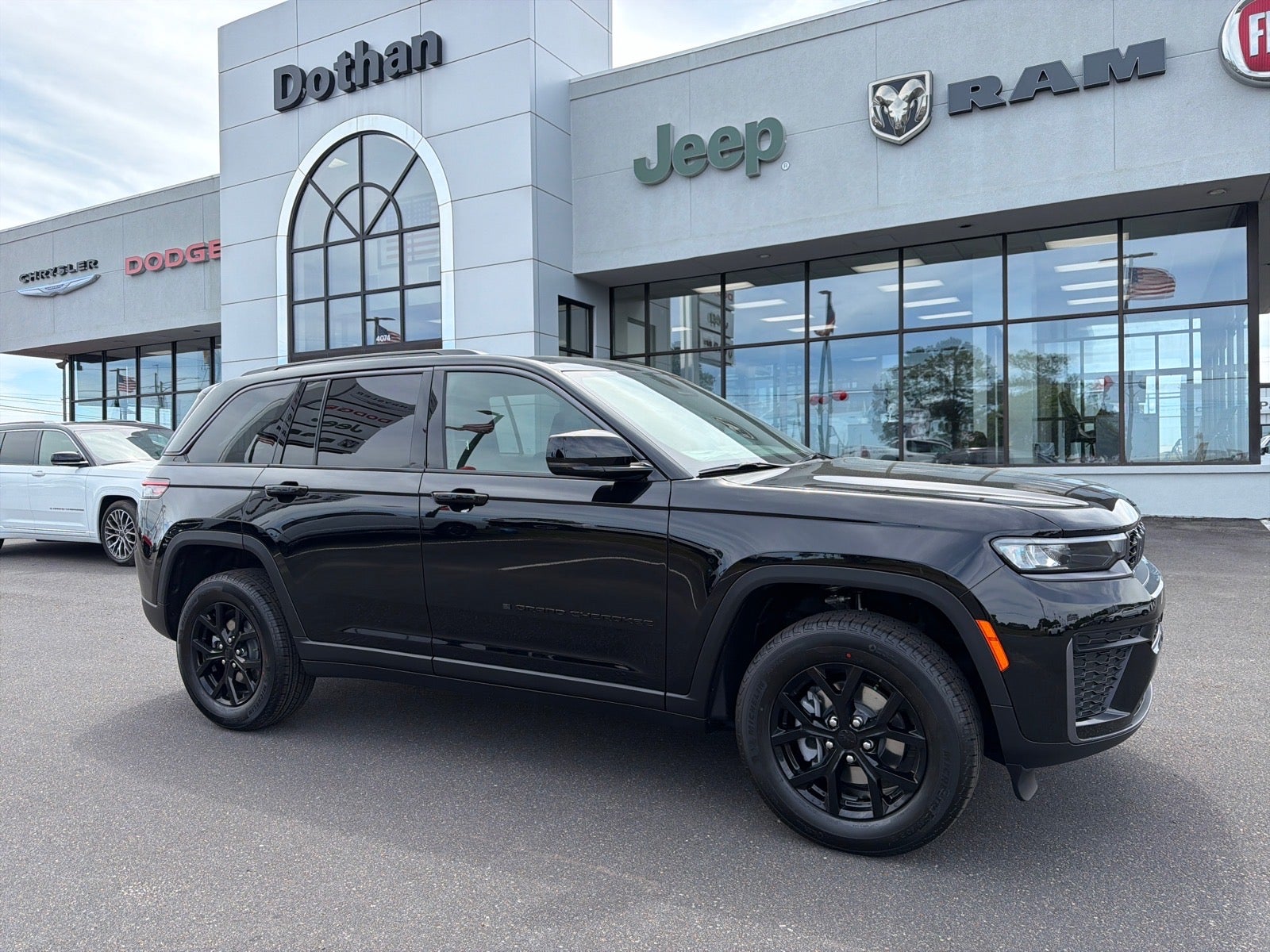 2026 Jeep Grand Cherokee Laredo Altitude