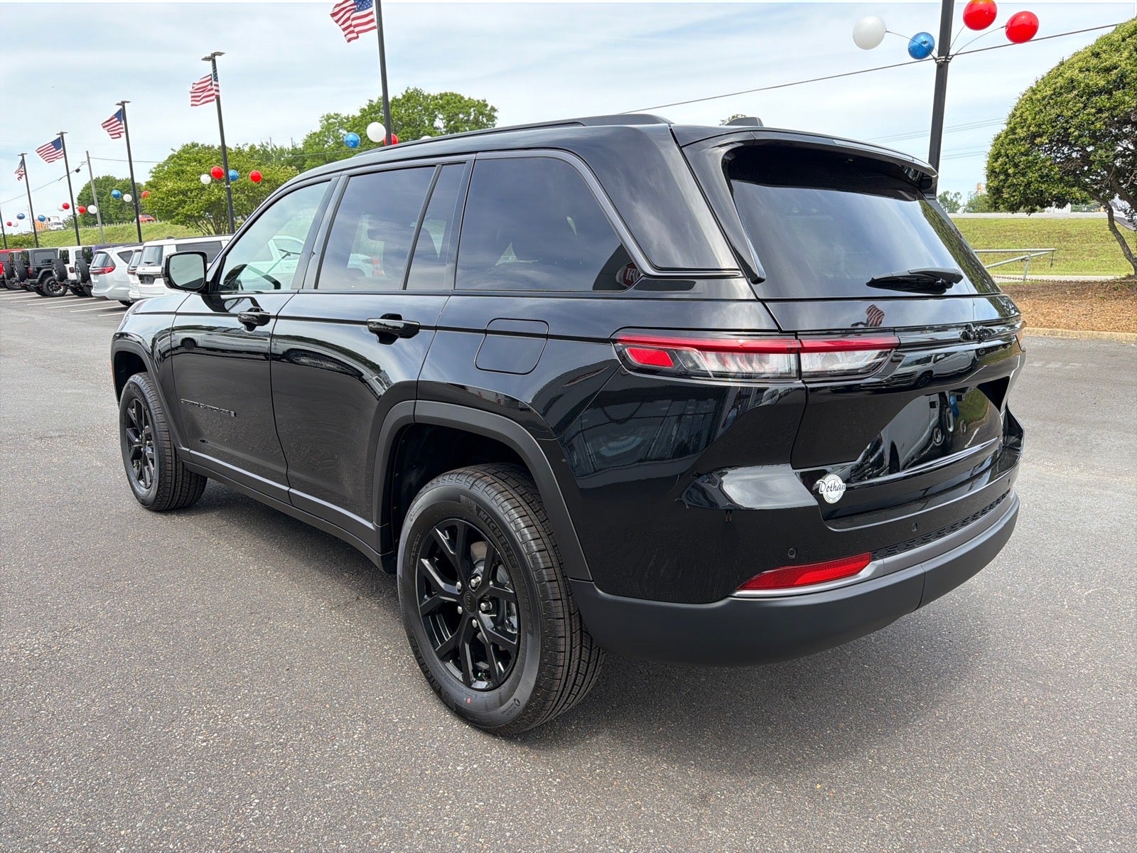 2026 Jeep Grand Cherokee Laredo Altitude