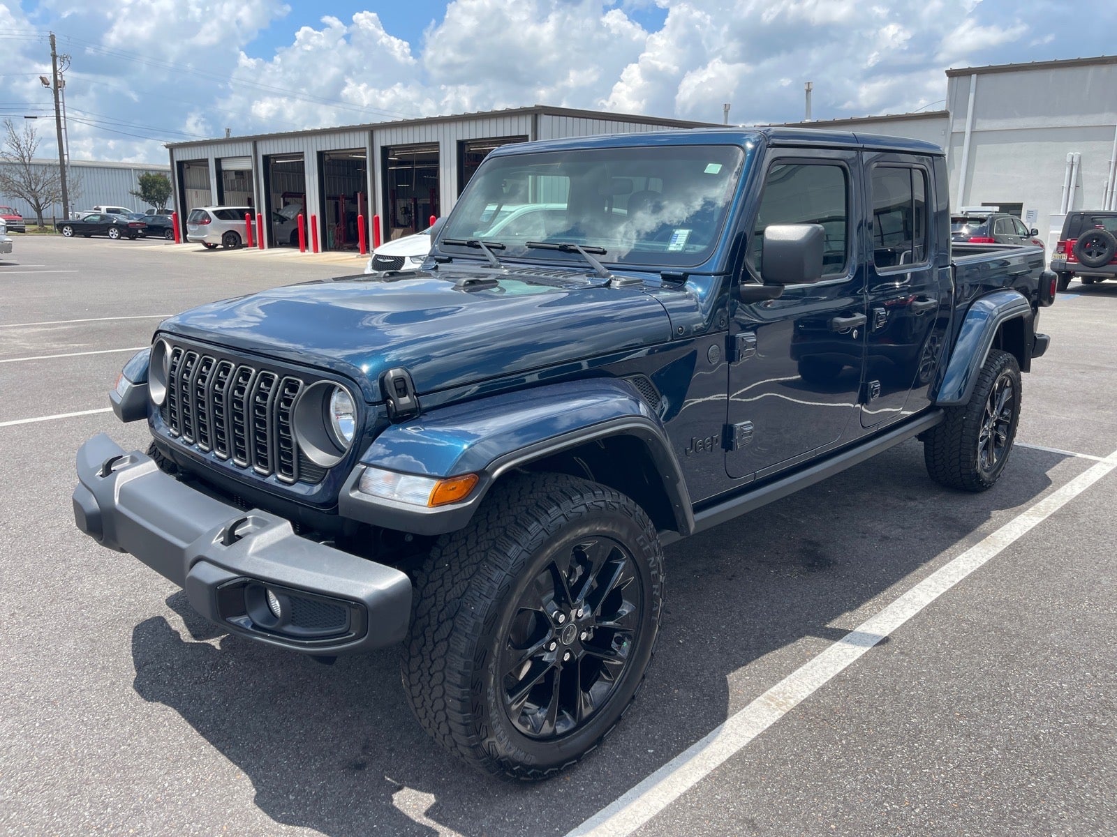 2025 Jeep Gladiator Nighthawk Auto's photo