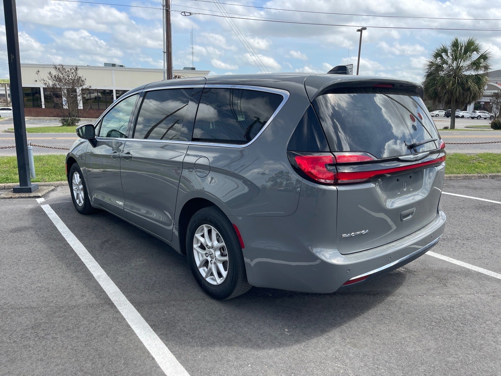 2023 Chrysler Pacifica Touring L