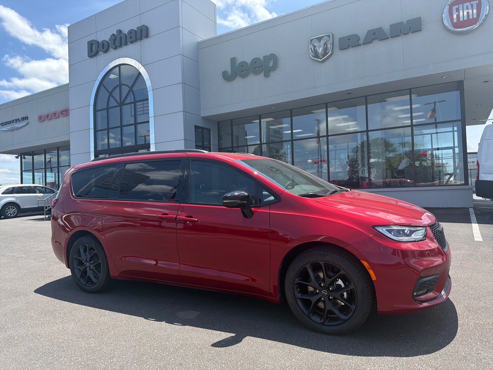 2026 Chrysler Pacifica Select's photo