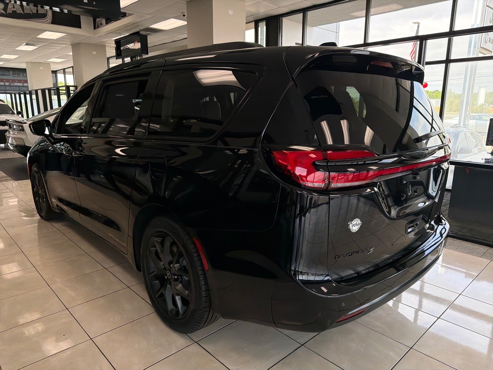 2026 Chrysler Pacifica Select