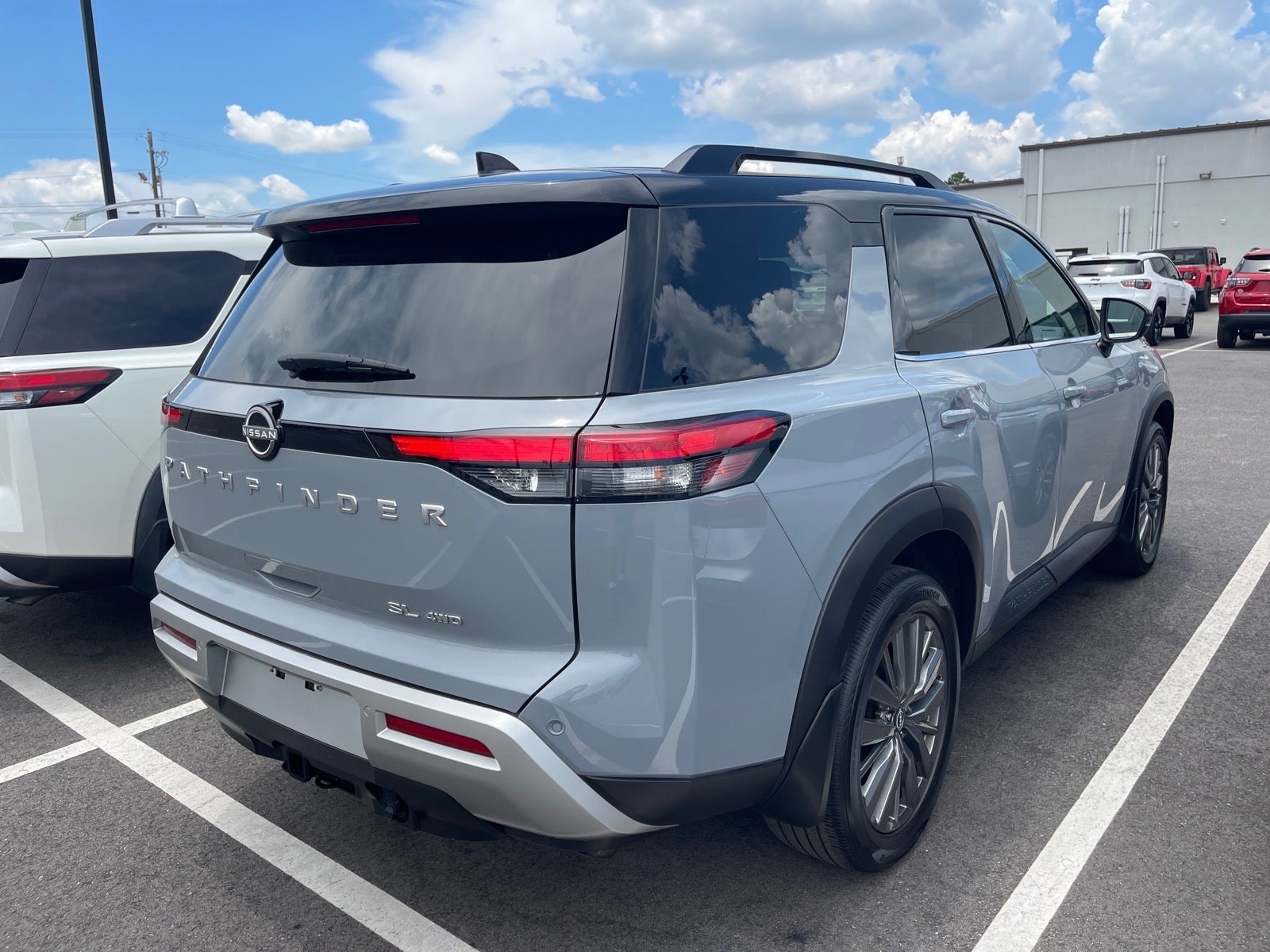 2024 Nissan Pathfinder SL