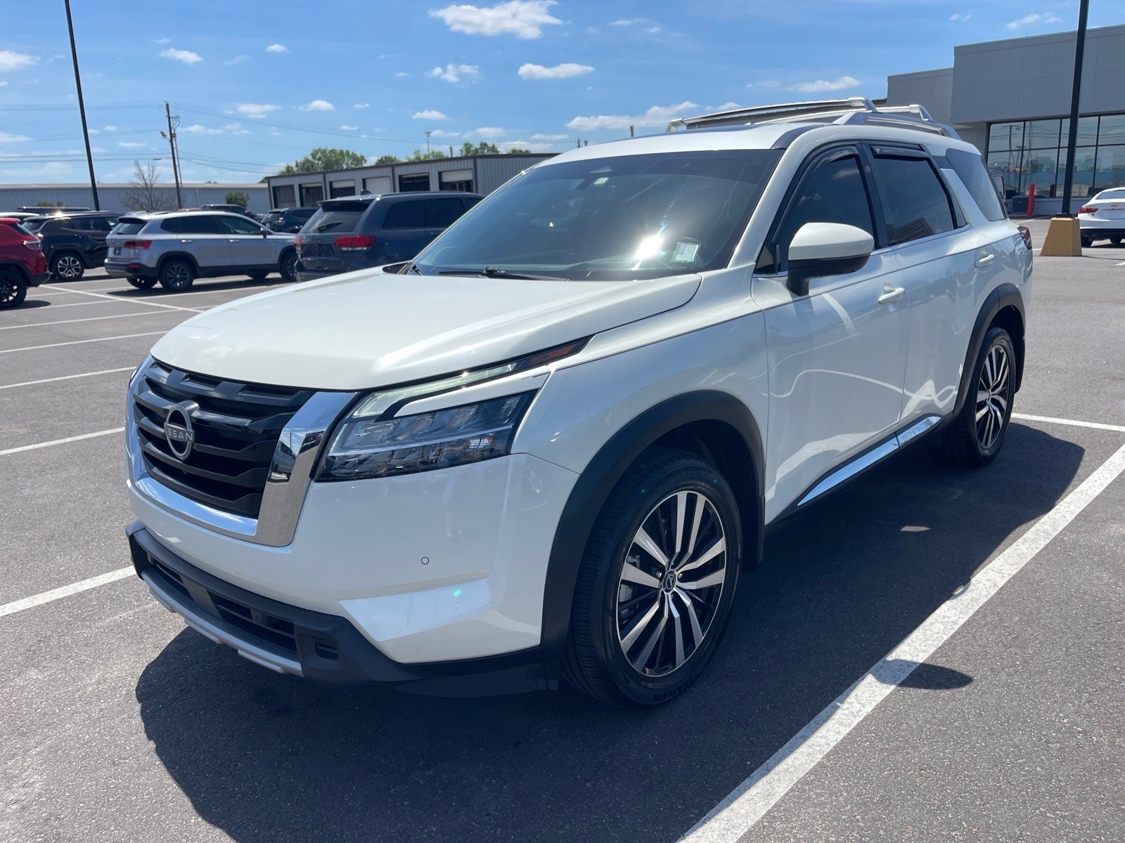 2023 Nissan Pathfinder Platinum