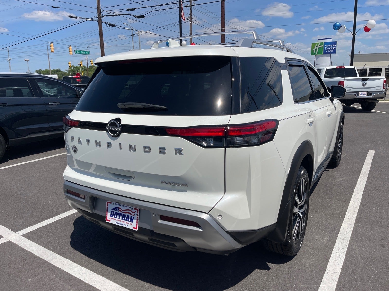 2023 Nissan Pathfinder Platinum